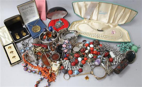 A quantity of mixed costume jewellery, including coral necklace and white metal bangle.